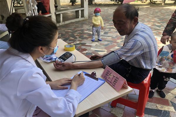 服務轄區居民 開展健康義診.jpg